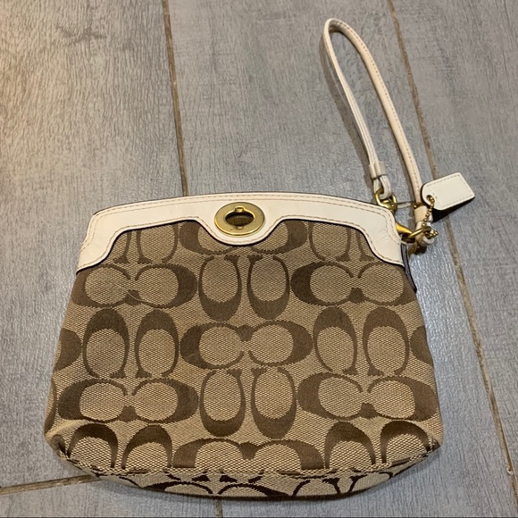NWOT coach wristlet - Picture 3 of 6
